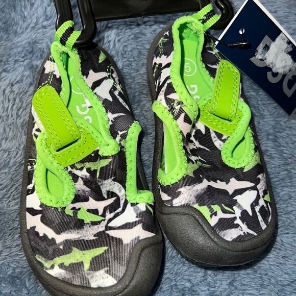 DSG water shoes toddler size 5 new - Picture 1 of 7